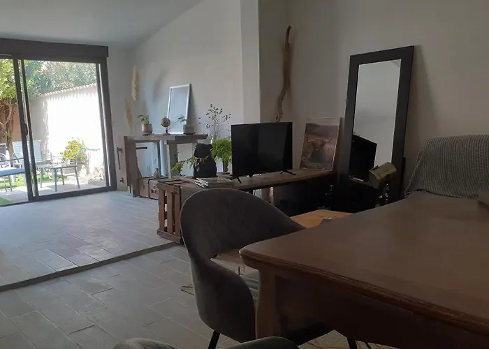 Prázdninový dům Loft Avec Clim, Parking Et Jardin Proche De La Sauvian