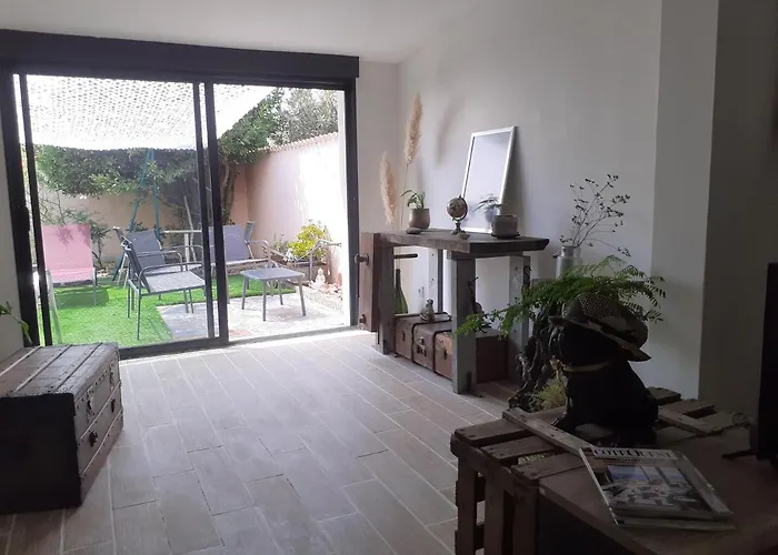 Prázdninový dům Loft Avec Clim, Parking Et Jardin Proche De La