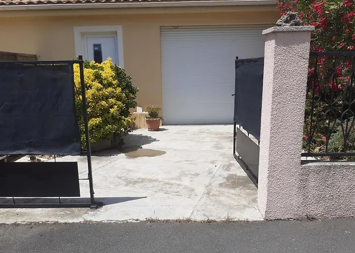 Prázdninový dům Loft Avec Clim, Parking Et Jardin Proche De La